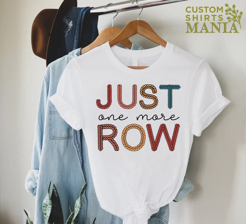 Just One More Row Crochet T-Shirt,Gift for Crochet Lover,Crochet Shirt,Knitting Tee,Yarn Lover Gift,Funny Crochet Shirt,Knitting Lover Shirt bild 4