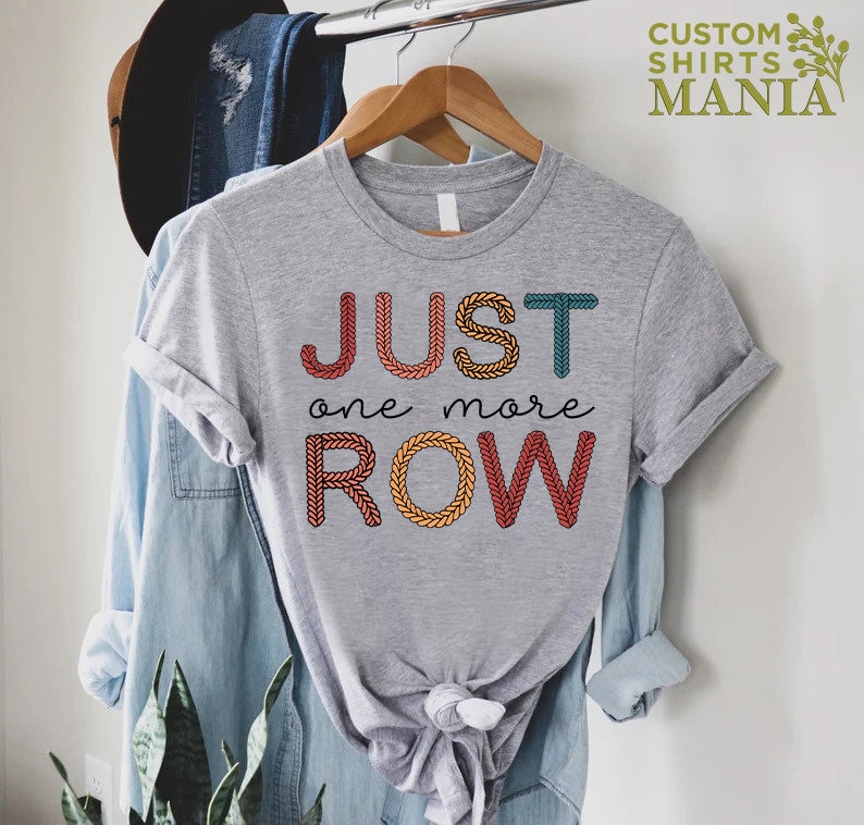 Just One More Row Crochet T-Shirt,Gift for Crochet Lover,Crochet Shirt,Knitting Tee,Yarn Lover Gift,Funny Crochet Shirt,Knitting Lover Shirt bild 6