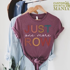 Just One More Row Crochet T-Shirt,Gift for Crochet Lover,Crochet Shirt,Knitting Tee,Yarn Lover Gift,Funny Crochet Shirt,Knitting Lover Shirt bild 7