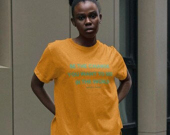 Sé el Cambio - Solo Texto Verde - Camiseta de Corte Relajado para Mujer de Algodón Orgánico Sostenible 50/50