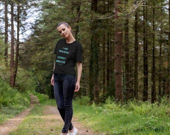 Soy realista - Solo texto turquesa - Camiseta corta holgada de algodón orgánico sostenible para mujer