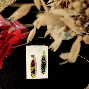 Resin earrings with African fabric – Wedding flower motif – Stainless steel heart findings – Afro-chic handcrafted jewelry