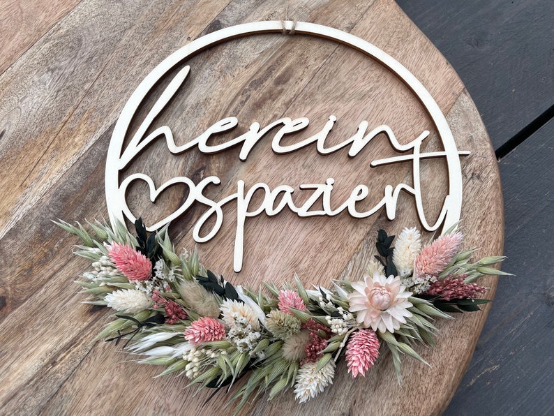 dekorierter Hoop, Holzring mit Trockenblumen, individueller Ring aus Holz, personalisiert rosa/grün/weiss
