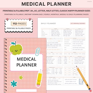 Puede incluir: Un planificador médico a cuadros rosas y blancos con encuadernación en espiral. La portada presenta un gráfico de manzana sonriente, un clip y un lápiz amarillo. El planificador incluye páginas de planificación diarias, semanales y mensuales.