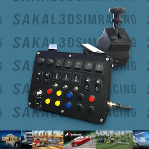 Puede incluir: Un panel de control de simulación de carreras negro con múltiples interruptores, botones y una palanca de cambios. El panel presenta una textura de fibra de carbono e incluye varios botones de colores e interruptores basculantes. El texto "SAKAL3DSIMRACING" es visible.