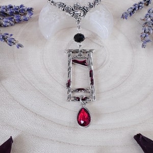 Collier guillotine sanglant, collier gothique, bijoux gothiques, horreur, collier horreur, bijoux horreur, effrayant, cadeaux pour femme
