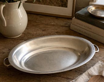 Vintage Oval Metall Serviertablett mit Griffen, minimalistische Zinn Aluminium Tablett, rustikale Bauernhaus Dekor, Küchen Servierplatte