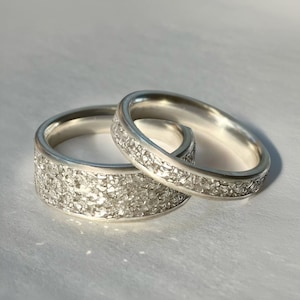 Sparkling Romance: Sterling Silver Minimalist Ring with German Glass Inlay