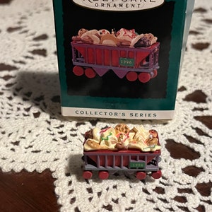 Hallmark Noel Series #8 Miniature Cookie Car Miniature Ornament