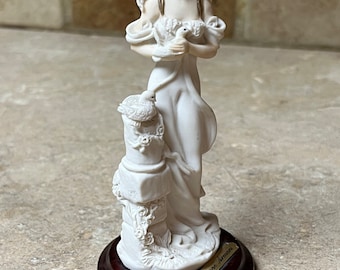 Giuseppe Armani Small Figurine of Lady with Doves