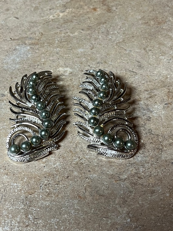 Sarah Coventry Clip On Earrings