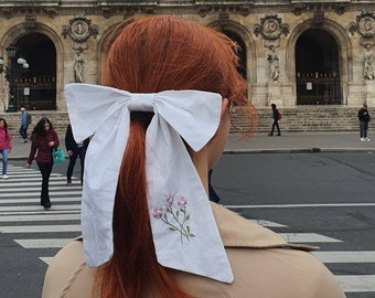 Embroidered bow pink flower