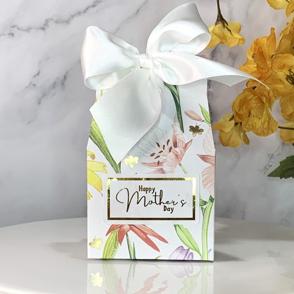 English Garden Gift Box for Mom, Teachers, and Brides | Pink Lily Bridal Favor for Wedding Shower - Unique and Elegant Present