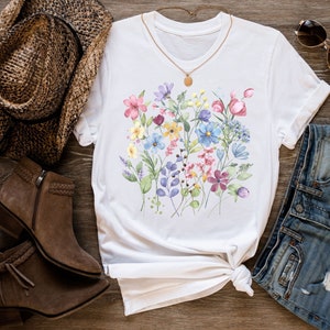 Wildflower Graphic T-shirt, Garden Botanical Floral Shirt, Wildflower Cottagecore Shirt, Pastel Floral Shirt, Garden Lover Shirt, Mom Gift