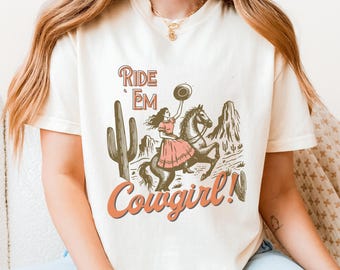 Camiseta Ride Em Cowgirl: Camiseta con gráfico de rodeo occidental