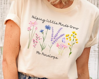 Camiseta que ayuda a las pequeñas mentes a crecer, camiseta con flores para maestras de jardín de infantes, regalos para maestras de jardín de infantes, camiseta de vida de maestra, linda camiseta para maestras