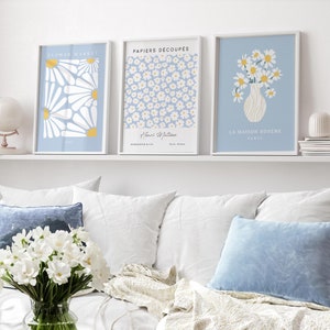 Light Blue Daisy Prints, 3 Set, Blue Wall Art, Modern Art Poster, Blue Print, Floral Wall Art, Pastel Wall Decor, Living Room Art, Printable