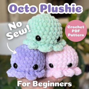 Könnte beinhalten: Drei kleine, runde, gehäkelte Oktopus-Plüschtiere in Minzgrün, Helllila und zartem Rosa. Jedes hat schwarze Kunststoff-Sicherheitsaugen und eine strukturierte Garnoberfläche. Der Text lautet: Octo Plushie, No Sew!, Crochet PDF Pattern, For Beginners.