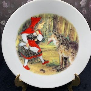 Reutter Porzellan Little Red Riding Hood Plate- Grimms Fairy Tale- Collectible Plate.