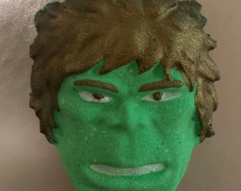 Bombe de bain faite main vert Big Faced Hero Incredible Man Monster ! Figurine de super-héros à l'intérieur !
