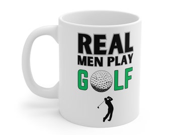 Los hombres reales juegan al golf Taza