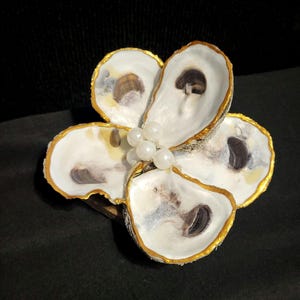 Oyster shell flower