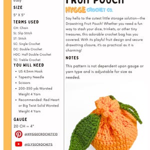 K&ouml;nnte beinhalten: Ein H&auml;kelanleitungsdokument mit dem Titel Drawstring Fruit Pouch von Hygge Crochet Co. Der Text listet Schwierigkeitsgrad, Gr&ouml;&szlig;e von 12,7 cm x 12,7 cm, Begriffe, Materialien und Maschenprobe auf. Ein Bild zeigt ein orangefarbenes H&auml;kelt&auml;schchen.