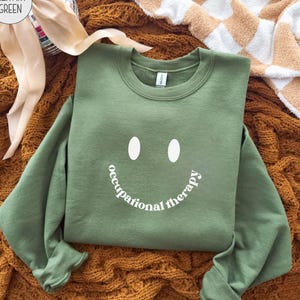 Ergotherapie Sweatshirt OT Shirt Ergotherapeut Pullover Therapeut graduiertes Geschenk Kinder COTA Crewneck OTA Crew Shirt