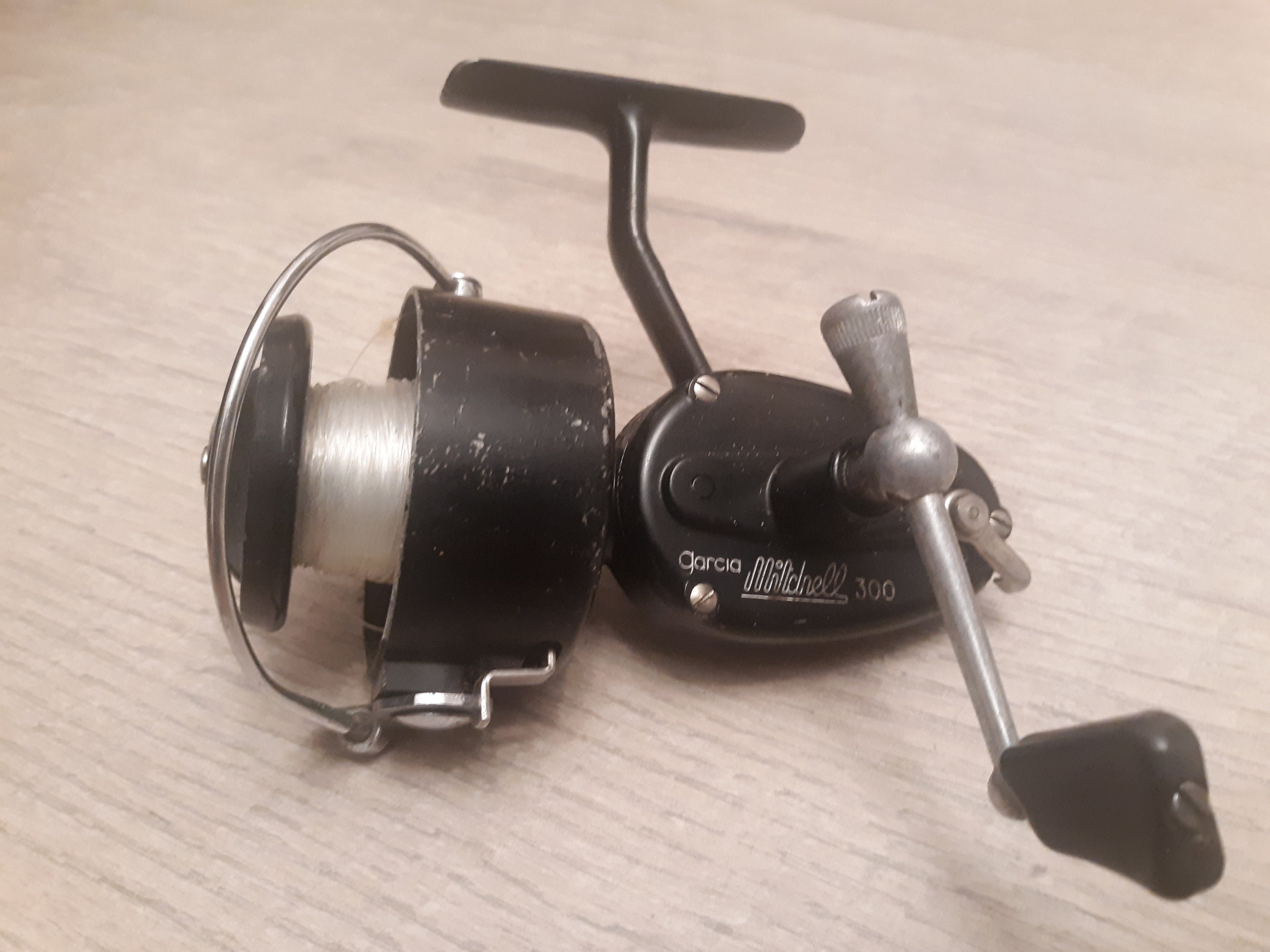 Lot of 2 Vintage Fishing Reels Garcia Mitchell 300 and Heddon 220-R 