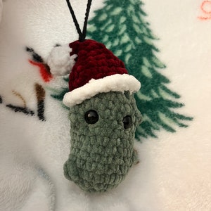 Crochet Pickle Christmas, Ornament, Amigurumi, Decor for XMAS, Crochet Pickle on a String