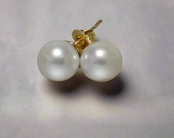 Beautiful South Sea Pearl 9k Gold Stud Earrings