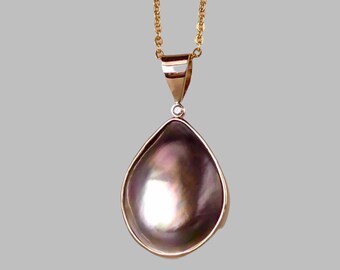 Ciondolo unico in oro 9k con perla nera australiana Mabe - Accenti di diamanti