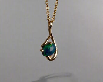 Beautiful 18k Gold Lightning Ridge Australian Opal Pendant