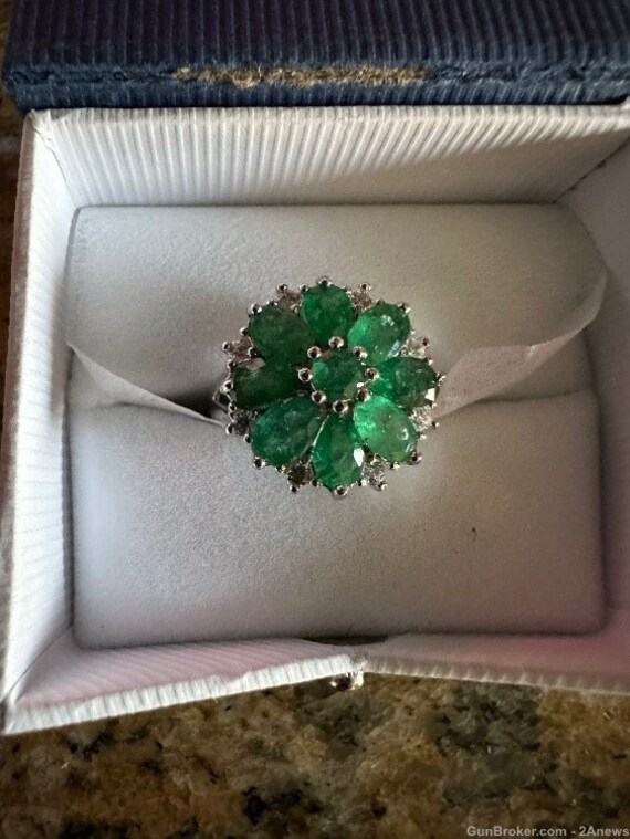 Emerald natural Zambian 2.8 carat 14k white gold d