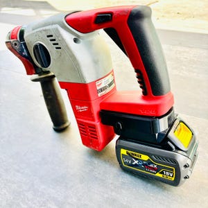Milwaukee V28 Adapter to DeWalt XR 18/20v Battery Converter – 3D Printed, Power Tool Battery DIY Tool Accessory, Milwaukee to DeWalt Adapter