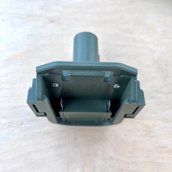 Makita 18v online adaptor