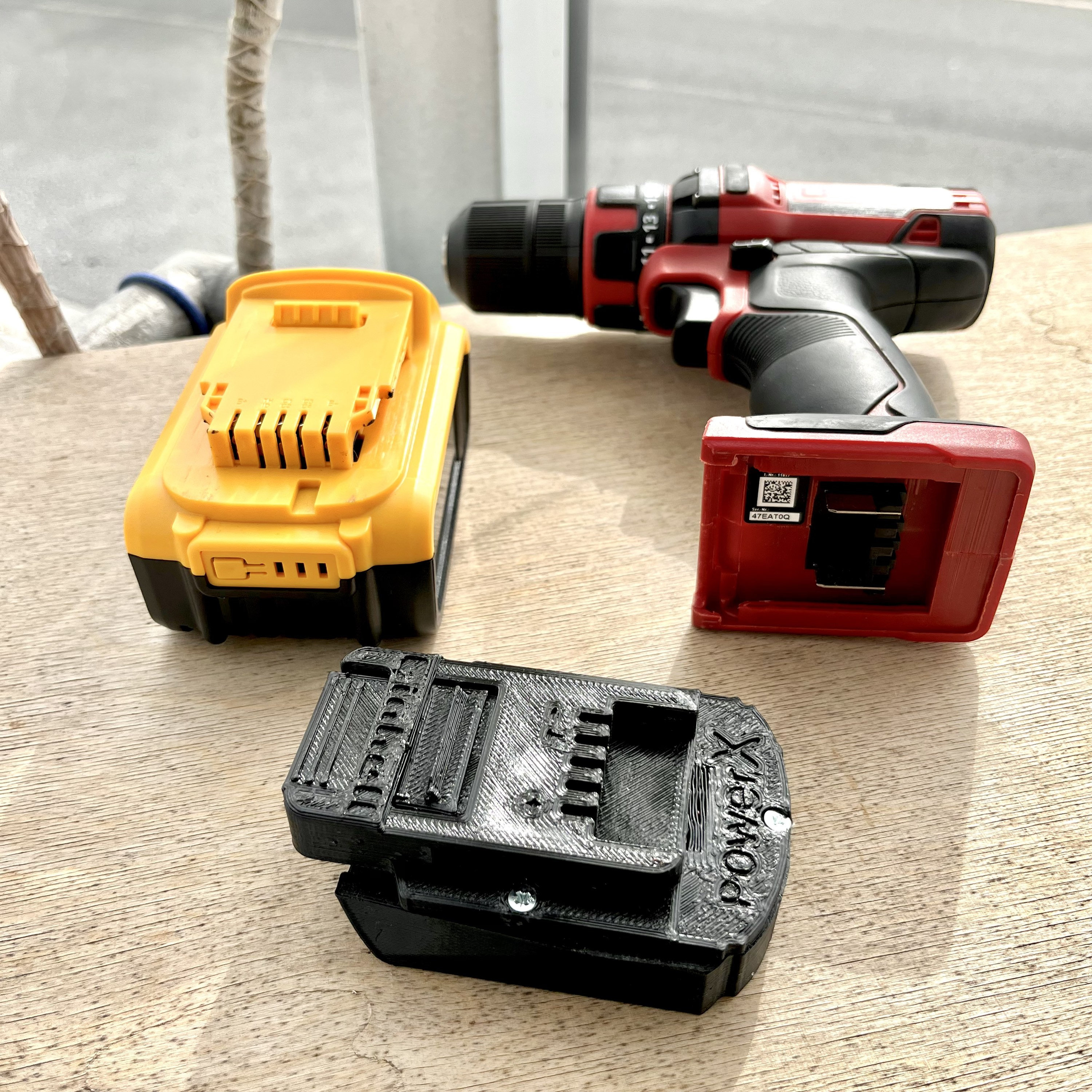 3D Printed Adapter Review -- 20V DeWalt Batteries to 18V Black & Decker 