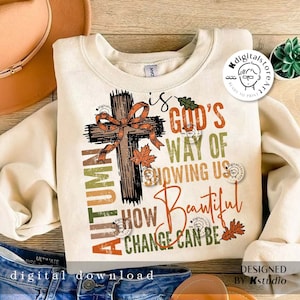 Puede incluir: Sudadera crema con un diseño que presenta una cruz, hojas de otoño y el texto "Autumn is God's way of showing us how beautiful change can be." El diseño incluye un lazo y las palabras "digital download."