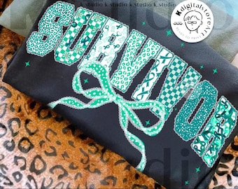 Op de afbeelding: Zwart t-shirt met het woord "SURVIVOR" in teal, met verschillende patronen en een strik. Het ontwerp bevat luipaardprint, bloemen en lintpatronen. De woorden "digital download" en "designed by kstudio" zijn ook zichtbaar.