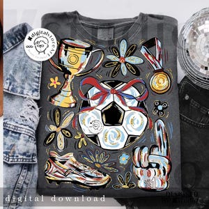 K&ouml;nnte beinhalten: Dunkelgraues Sweatshirt mit Fu&szlig;ball, Troph&auml;e, Medaille, Schuh, Schaumstoff-Finger und Blumen. Das Design hat blaue, goldene und rote Akzente. Der Text "digital download" steht unten. Bereit zum Drucken.