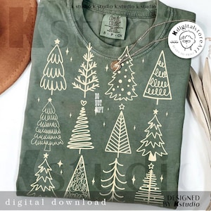 Könnte beinhalten: Olivgrünes T-Shirt mit cremefarbenem Design von Weihnachtsbäumen. Der Text "DO NOT COPY" und "digital download" sind enthalten. Das Design stammt von Kstudio.