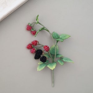 Micro Crochet Brooch, Raspberry Brooch, Fruit Brooch, Blackberry Brooch, Micro Crochet Jewelry, Flower Arrangement, Handicraft, XXN2