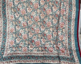 Handtryckt bomullsquilt: Vändbart indiskt blommigt överkast, tvillingtäcke