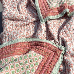 Edredón de algodón suave con estampado floral Anokhi para decoración de dormitorio, colcha reversible y manta ligera.