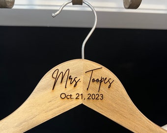 Personalized Hanger, Custom Hanger, Bridesmaids  Hangers, Wedding Dress Hanger, Groomsmen Gifts, Bridal Party Hangers, Bridal Party Gifts