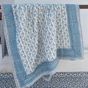 Blauwe quilt met blokprint, handgemaakte katoenen omkeerbare sprei, kingsize beddengoed dekbed, milieuvriendelijk cadeau voor interieur
