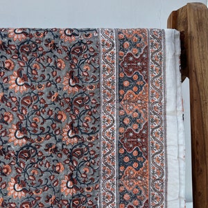 Edredom/Colcha Acolchoada com Estampa Manual em Blocos, 100% Algodão Puro, Ideal para Sofá, Cama ou para Uso no Colo, Tamanho Grande