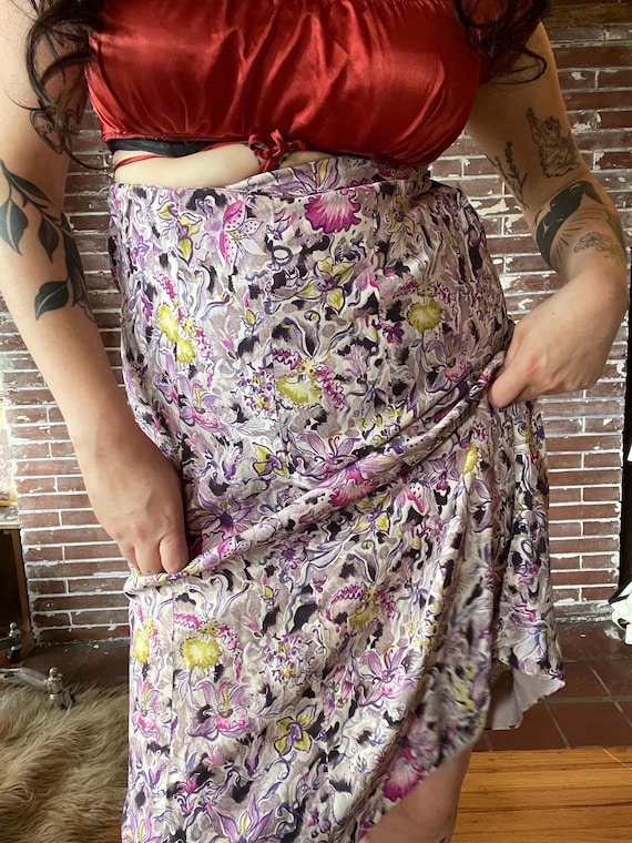 Enchanting Vintage 1930s-1940s Purple Floral Orchard Novelty Print