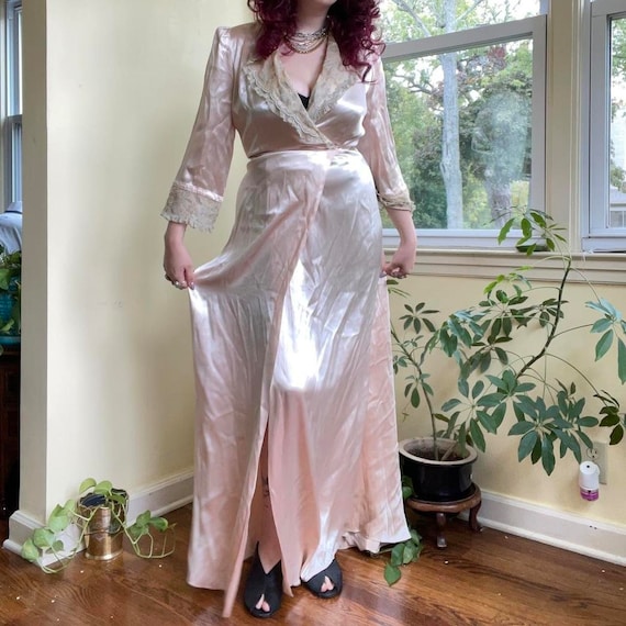 beautiful 1940s light pink rayon bias cut robe/dr… - image 2