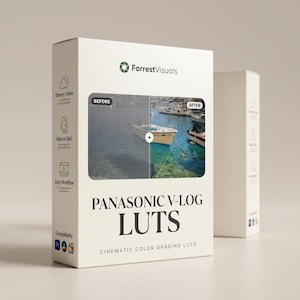 Op de afbeelding: Een witte rechthoekige productdoos voor Panasonic V-Log LUTs van ForrestVisuals. De voorkant toont een gesplitst scherm met een boot voor en na kleurcorrectie. De zijpanelen vermelden kenmerken zoals Dreamy Tones en Natural Skin.